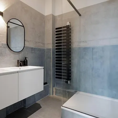 Luxe A La Francaise 
