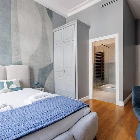 Luxe A La Francaise 