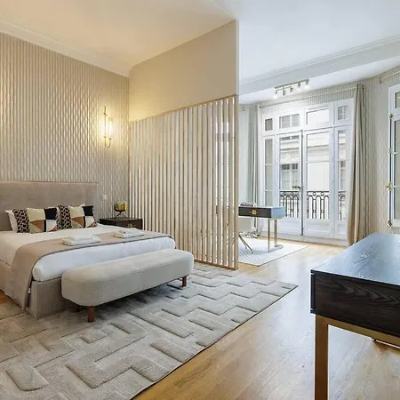 Luxe A La Francaise 