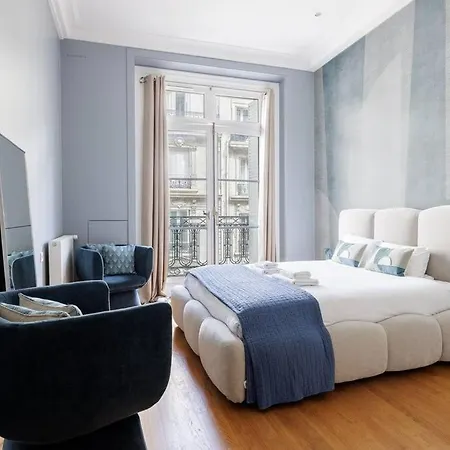 Luxe A La Francaise 