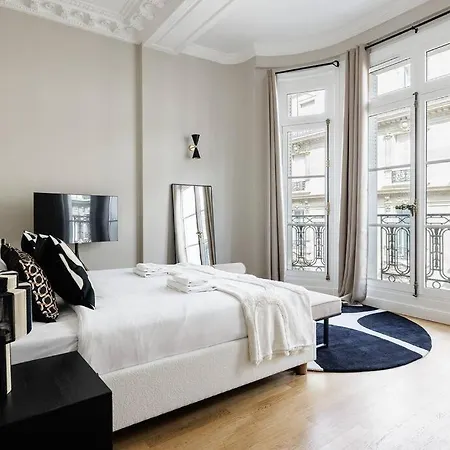 Luxe A La Francaise 